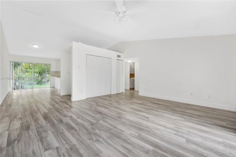 Снять в аренду виллу или дом в Майами-Гарденс, Флорида 2 спальни, 111.48м2, № 2031590 - фото 7