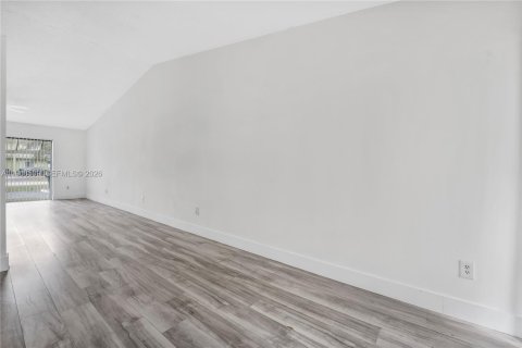 Снять в аренду виллу или дом в Майами-Гарденс, Флорида 2 спальни, 111.48м2, № 2031590 - фото 18