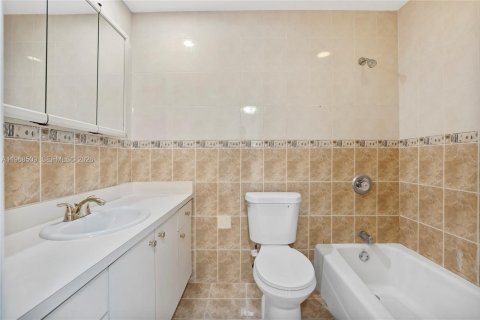 Снять в аренду виллу или дом в Майами-Гарденс, Флорида 2 спальни, 111.48м2, № 2031590 - фото 21