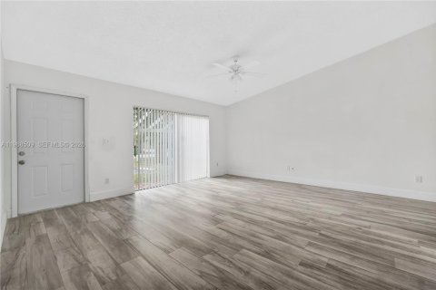 Снять в аренду виллу или дом в Майами-Гарденс, Флорида 2 спальни, 111.48м2, № 2031590 - фото 9