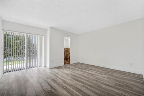 Снять в аренду виллу или дом в Майами-Гарденс, Флорида 2 спальни, 111.48м2, № 2031590 - фото 11