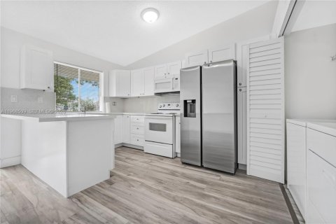 Снять в аренду виллу или дом в Майами-Гарденс, Флорида 2 спальни, 111.48м2, № 2031590 - фото 3