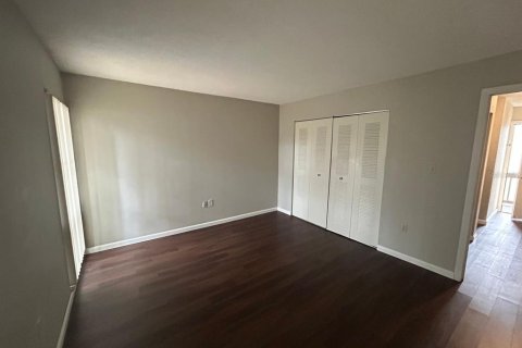Condo in Gainesville, Florida, 1 bedroom  № 2233014 - photo 13
