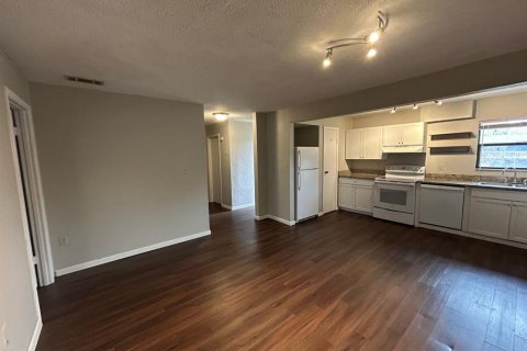 Condo in Gainesville, Florida, 1 bedroom  № 2233014 - photo 5