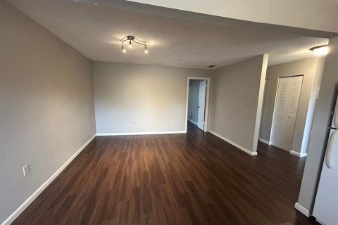 Condo in Gainesville, Florida, 1 bedroom  № 2233014 - photo 8