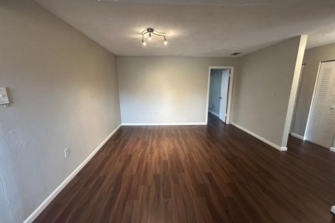 Condo in Gainesville, Florida, 1 bedroom  № 2233014 - photo 6