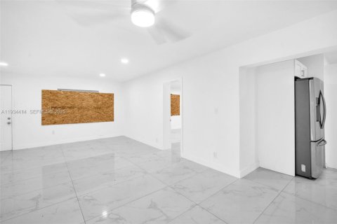 Casa en venta en North Miami, Florida, 3 dormitorios, 105.91 m2 № 1993258 - foto 14