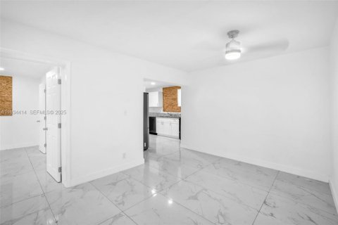 Casa en venta en North Miami, Florida, 3 dormitorios, 105.91 m2 № 1993258 - foto 9