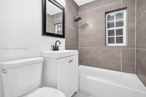 Casa en venta en North Miami, Florida, 3 dormitorios, 105.91 m2 № 1993258 - foto 8