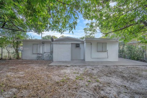 Casa en venta en North Miami, Florida, 3 dormitorios, 105.91 m2 № 1993258 - foto 5