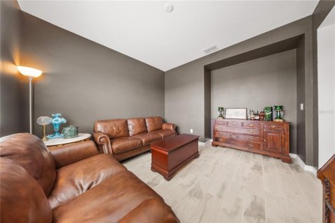 House in MERIDIAN PARKS in Orlando, Florida 5 bedrooms, 286.7 sq.m. № 2167446 - photo 7