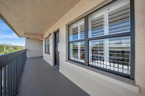 Condo in Bradenton, Florida, 1 bedroom  № 2206414 - photo 3