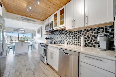 Condo in Bradenton, Florida, 1 bedroom  № 2206414 - photo 13