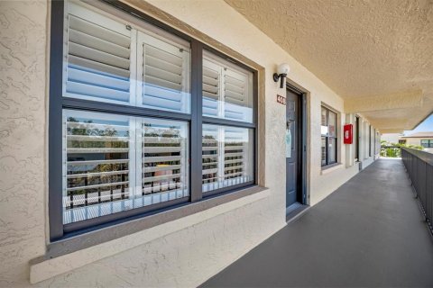 Condo in Bradenton, Florida, 1 bedroom  № 2206414 - photo 4