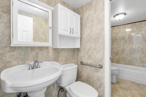 Condo in Miami, Florida, 2 bedrooms № 2082479 - photo 14