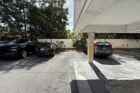 Condo in Miami, Florida, 2 bedrooms № 2082479 - photo 15