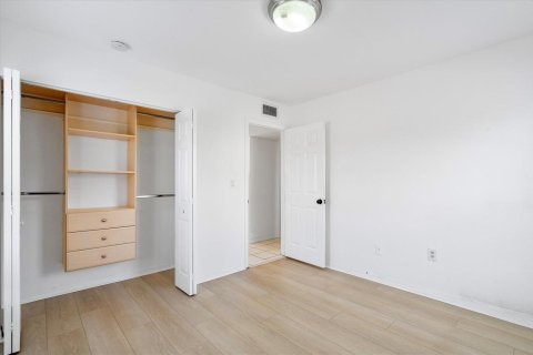 Condo in Miami, Florida, 2 bedrooms № 2082479 - photo 9