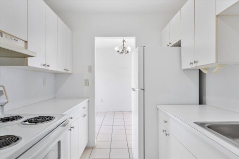 Condo in Miami, Florida, 2 bedrooms № 2082479 - photo 6