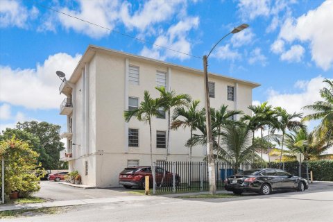 Condo in Miami, Florida, 2 bedrooms  № 2082479
