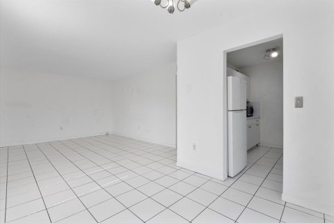 Condo in Miami, Florida, 2 bedrooms № 2082479 - photo 5