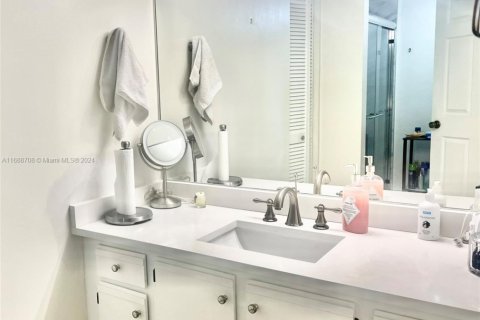 Condo in Tamarac, Florida, 2 bedrooms  № 1979799 - photo 3