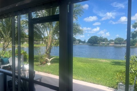 Condo in Tamarac, Florida, 2 bedrooms  № 1979799 - photo 7