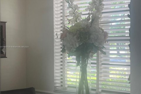 Condo in Tamarac, Florida, 2 bedrooms  № 1979799 - photo 12