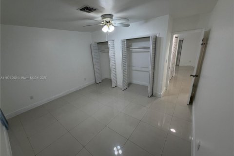 Villa ou maison à louer à Coral Gables, Floride: 2 chambres, 202.16 m2 № 1963907 - photo 7