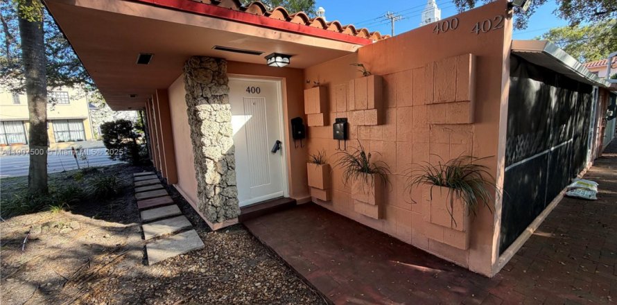 Villa ou maison à Coral Gables, Floride 2 chambres, 202.16 m2 № 1963907