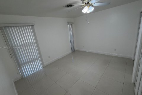 Villa ou maison à louer à Coral Gables, Floride: 2 chambres, 202.16 m2 № 1963907 - photo 6