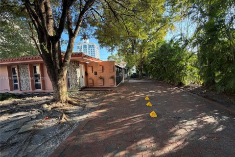 Villa ou maison à louer à Coral Gables, Floride: 2 chambres, 202.16 m2 № 1963907 - photo 17