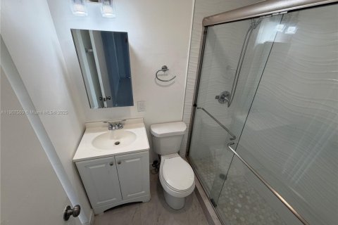 Villa ou maison à louer à Coral Gables, Floride: 2 chambres, 202.16 m2 № 1963907 - photo 9