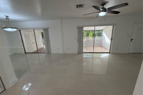 Villa ou maison à louer à Coral Gables, Floride: 2 chambres, 202.16 m2 № 1963907 - photo 15
