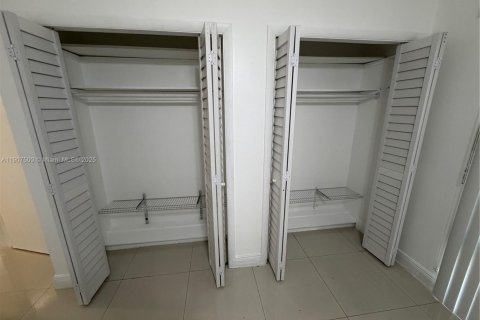 Villa ou maison à louer à Coral Gables, Floride: 2 chambres, 202.16 m2 № 1963907 - photo 10