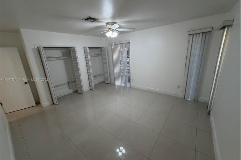 Villa ou maison à louer à Coral Gables, Floride: 2 chambres, 202.16 m2 № 1963907 - photo 2