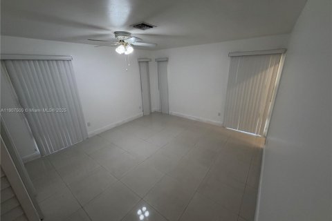 Villa ou maison à louer à Coral Gables, Floride: 2 chambres, 202.16 m2 № 1963907 - photo 8