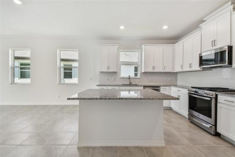 House in Lakewood Ranch, Florida 2 bedrooms, 155.24 sq.m. № 1720231 - photo 13