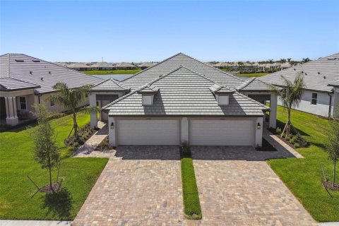 House in Lakewood Ranch, Florida 2 bedrooms, 155.24 sq.m. № 1720231 - photo 2