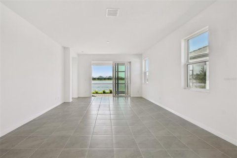 House in Lakewood Ranch, Florida 2 bedrooms, 155.24 sq.m. № 1720231 - photo 14