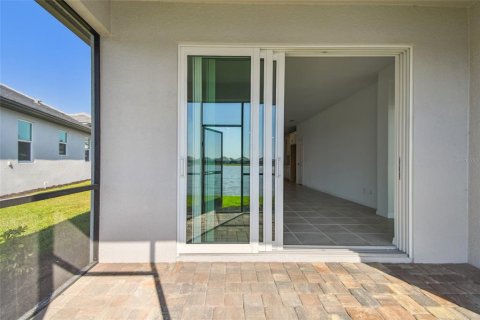 House in Lakewood Ranch, Florida 2 bedrooms, 155.24 sq.m. № 1720231 - photo 6