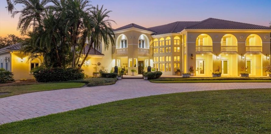 House in Sarasota, Florida 5 bedrooms, 837.79 sq.m. № 2214560