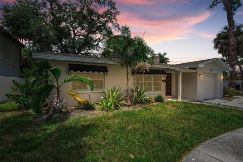 Casa en Saint Petersburg, Florida 2 dormitorios, 125.14 m2 № 2227917