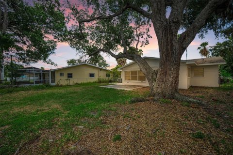 House in Saint Petersburg, Florida 2 bedrooms, 125.14 sq.m. № 2227917 - photo 19