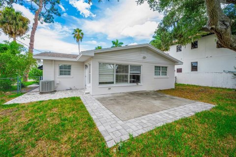 House in Saint Petersburg, Florida 2 bedrooms, 125.14 sq.m. № 2227917 - photo 16