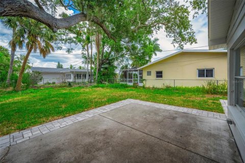 House in Saint Petersburg, Florida 2 bedrooms, 125.14 sq.m. № 2227917 - photo 17