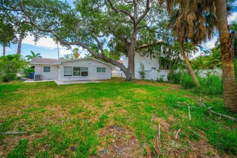 House in Saint Petersburg, Florida 2 bedrooms, 125.14 sq.m. № 2227917 - photo 28
