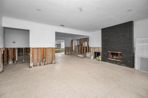 House in Saint Petersburg, Florida 2 bedrooms, 125.14 sq.m. № 2227917 - photo 10