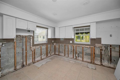 House in Saint Petersburg, Florida 2 bedrooms, 125.14 sq.m. № 2227917 - photo 11