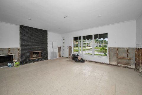 House in Saint Petersburg, Florida 2 bedrooms, 125.14 sq.m. № 2227917 - photo 9