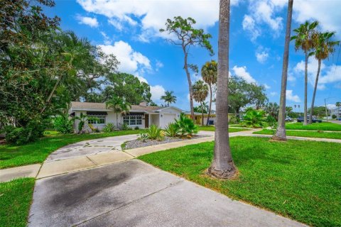 House in Saint Petersburg, Florida 2 bedrooms, 125.14 sq.m. № 2227917 - photo 21